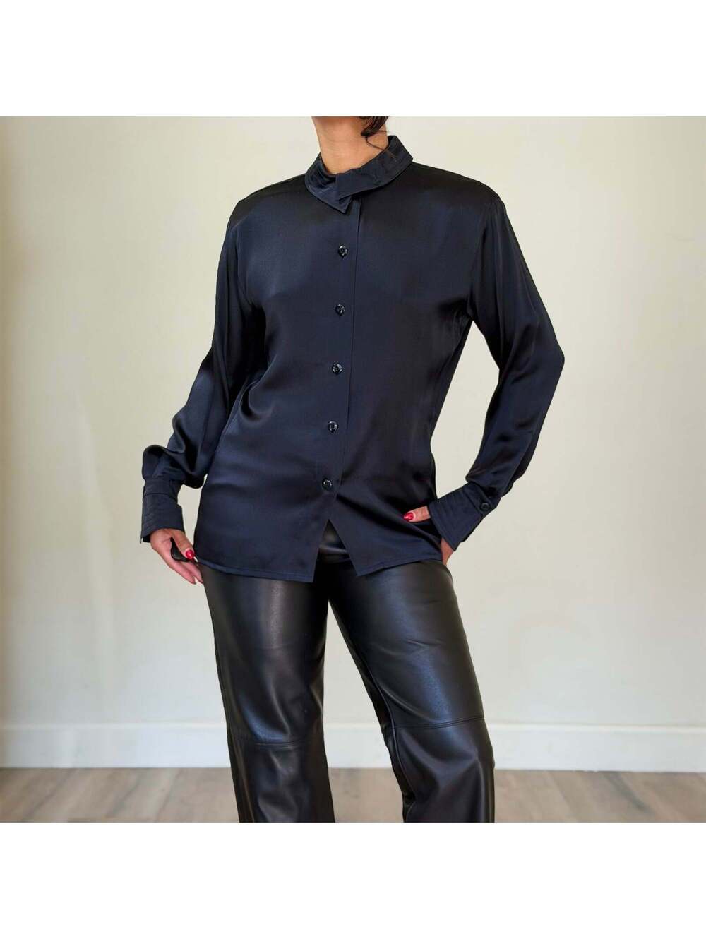 Escada - Picture 2 of 9